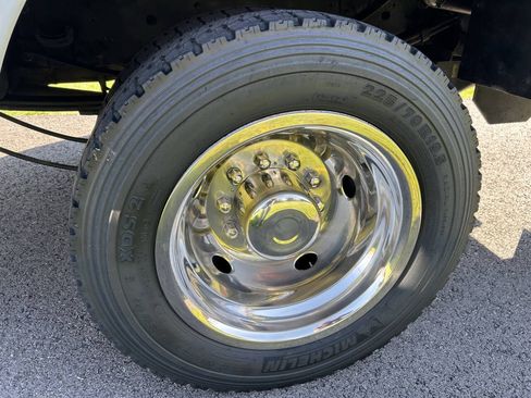 Used 2017 Ford F550 4x4 Regular Cab Super Duty image 21