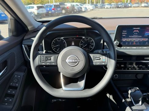 Certified 2023 Nissan Rogue SV image 18