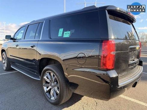 Used 2018 Chevrolet Suburban Premier AWD/4WD image 2