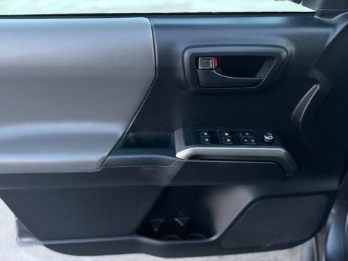 Used 2018 Toyota Tacoma SR5 image 17