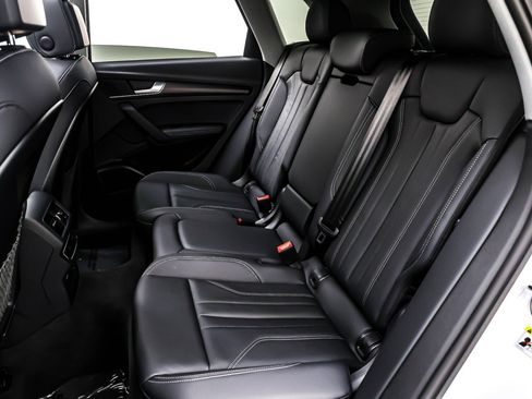 Used 2025 Audi Q5 e Premium Plus w/ Premium Plus Package image 9