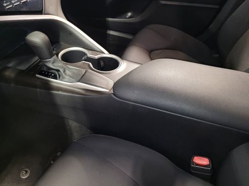 Used 2021 Toyota Camry LE FWD image 26
