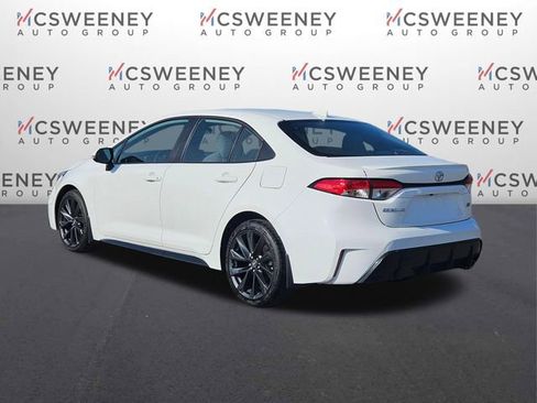 Used 2024 Toyota Corolla SE image 3