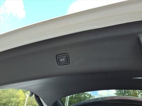 Used 2022 Buick Enclave Essence w/ Experience Buick Package image 30