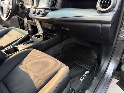 Used 2016 Toyota RAV4 LE AWD/4WD image 27