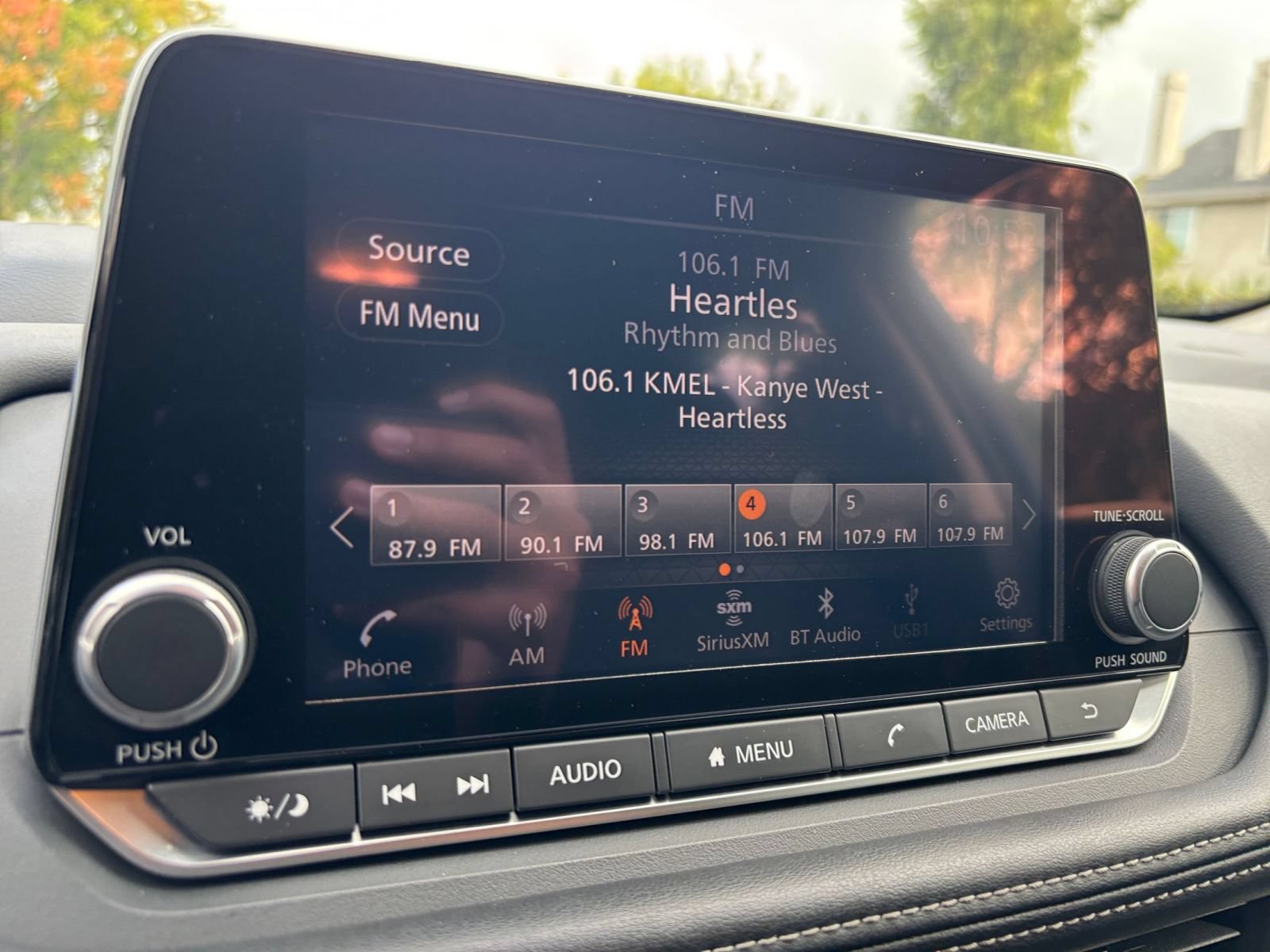 Used 2025 Nissan Rogue SV FWD image 19
