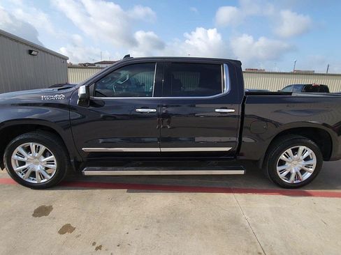 Certified 2022 Chevrolet Silverado 1500 High Country w/ High Country Premium Package AWD/4WD image 5