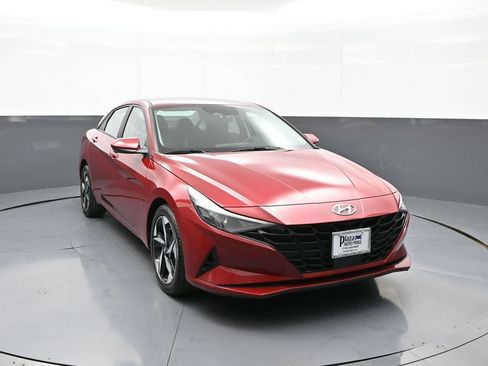 Certified 2023 Hyundai Elantra SEL w/ Convenience Package FWD image 3