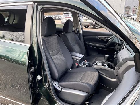 Used 2019 Nissan Rogue SV image 11
