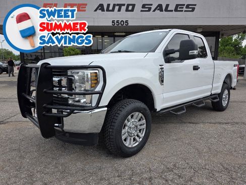 Used 2018 Ford F250 XLT w/ Snow Plow Prep Package AWD/4WD image 1
