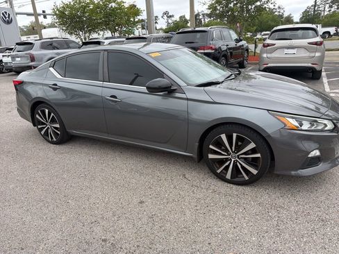 Used 2019 Nissan Altima 2.5 SR w/ SR Premium Package FWD image 19