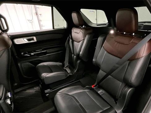 Used 2024 Ford Explorer Platinum w/ Technology Package image 21