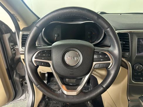 Used 2018 Jeep Grand Cherokee Laredo AWD/4WD image 22