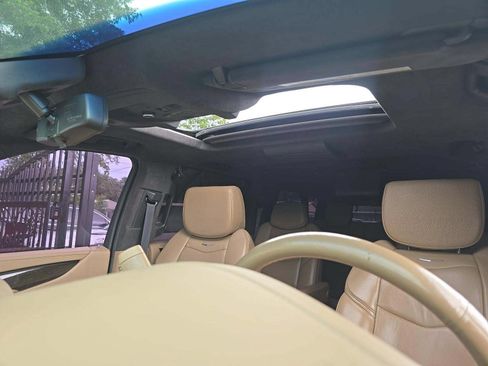 Used 2018 Cadillac Escalade ESV Platinum AWD/4WD image 9