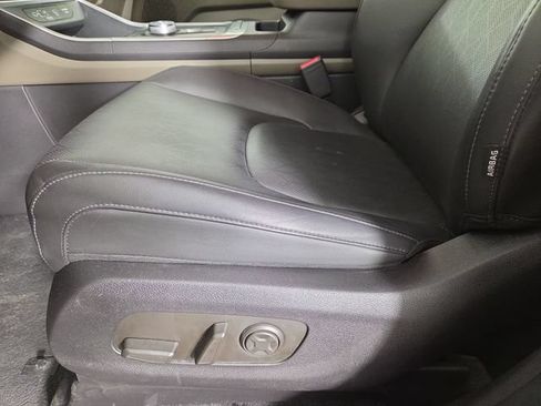 Certified 2026 Kia Carnival LXS FWD image 30