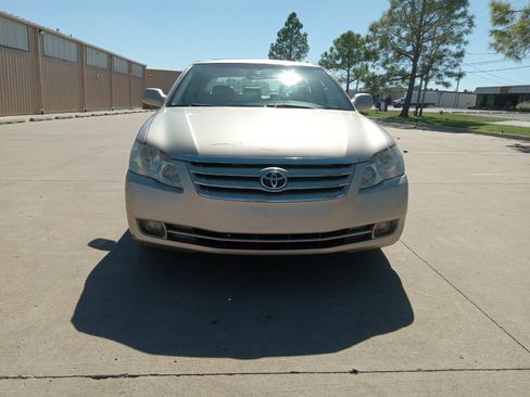 Used 2005 Toyota Avalon Limited image 9