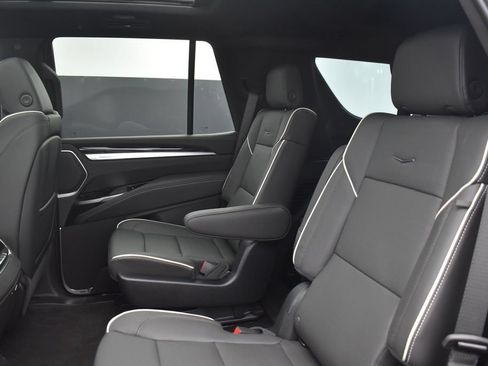 New 2026 Cadillac Escalade Sport w/ LPO, ONYX Package AWD/4WD image 28