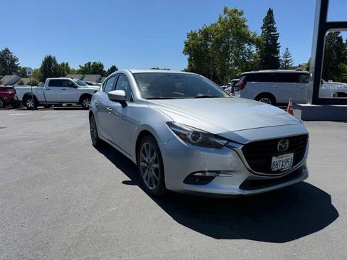 Used 2018 MAZDA MAZDA3 Grand Touring w/ Premium Equipment Package FWD image 2