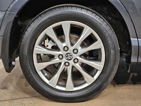 Used 2018 Toyota RAV4 Platinum AWD/4WD image 17