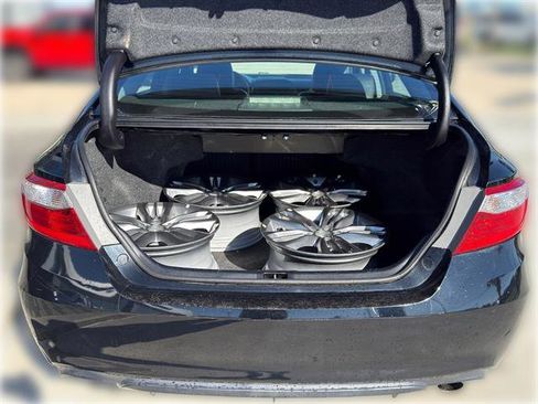 Used 2017 Toyota Camry SE w/ Moonroof Package image 9