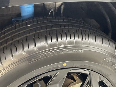 Used 2025 Toyota RAV4 SE image 12