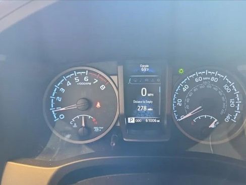 Used 2019 Toyota Tacoma TRD Off-Road w/ TRD Premium Off Road Package image 2