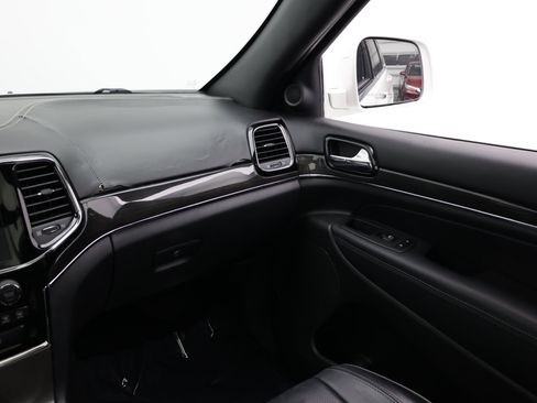 Used 2020 Jeep Grand Cherokee Overland RWD image 32