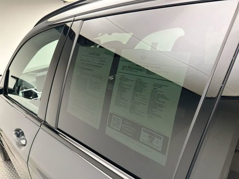 Used 2024 BMW X5 M60i w/ Climate Comfort Package image 32