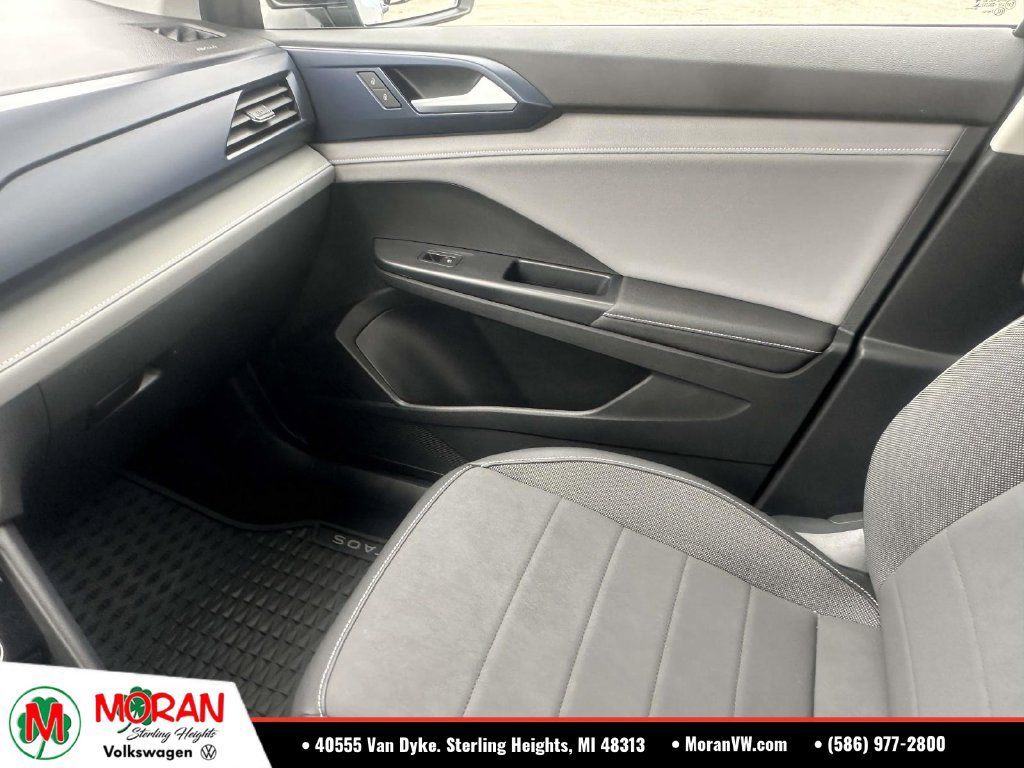 Certified 2024 Volkswagen Taos SE AWD/4WD image 33