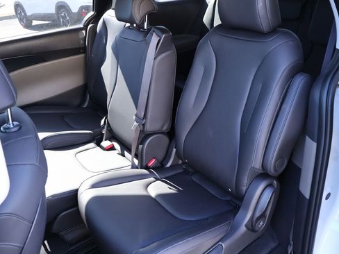 New 2026 Kia Carnival LXS image 12