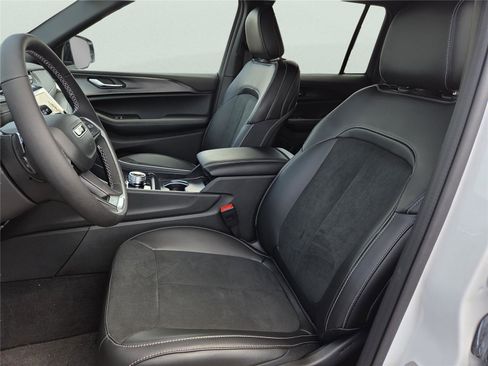 New 2025 Jeep Grand Cherokee Altitude image 49