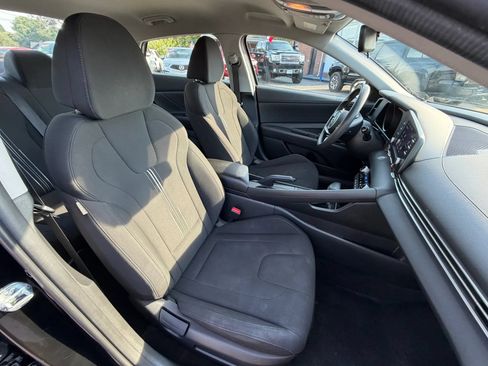 Used 2023 Hyundai Elantra SEL FWD image 11
