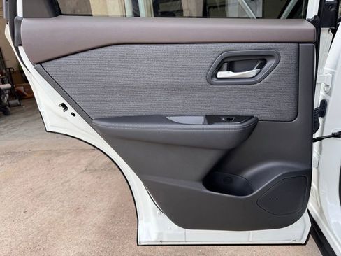 Used 2023 Nissan Rogue SV image 22