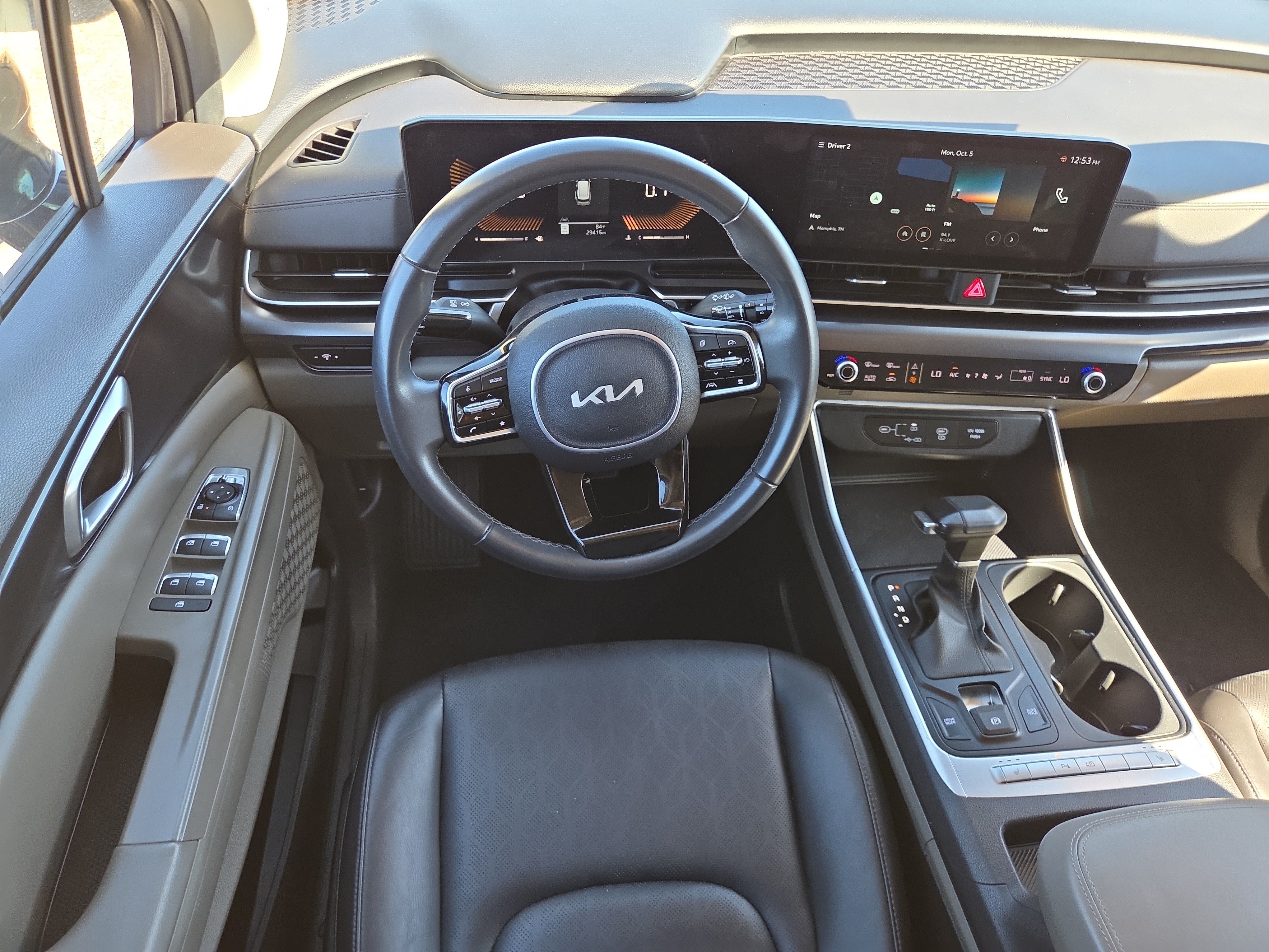 Used 2025 Kia Carnival FWD image 9