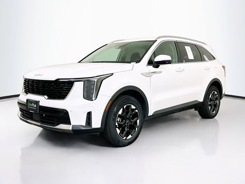 Used 2024 Kia Sorento S AWD/4WD image 3