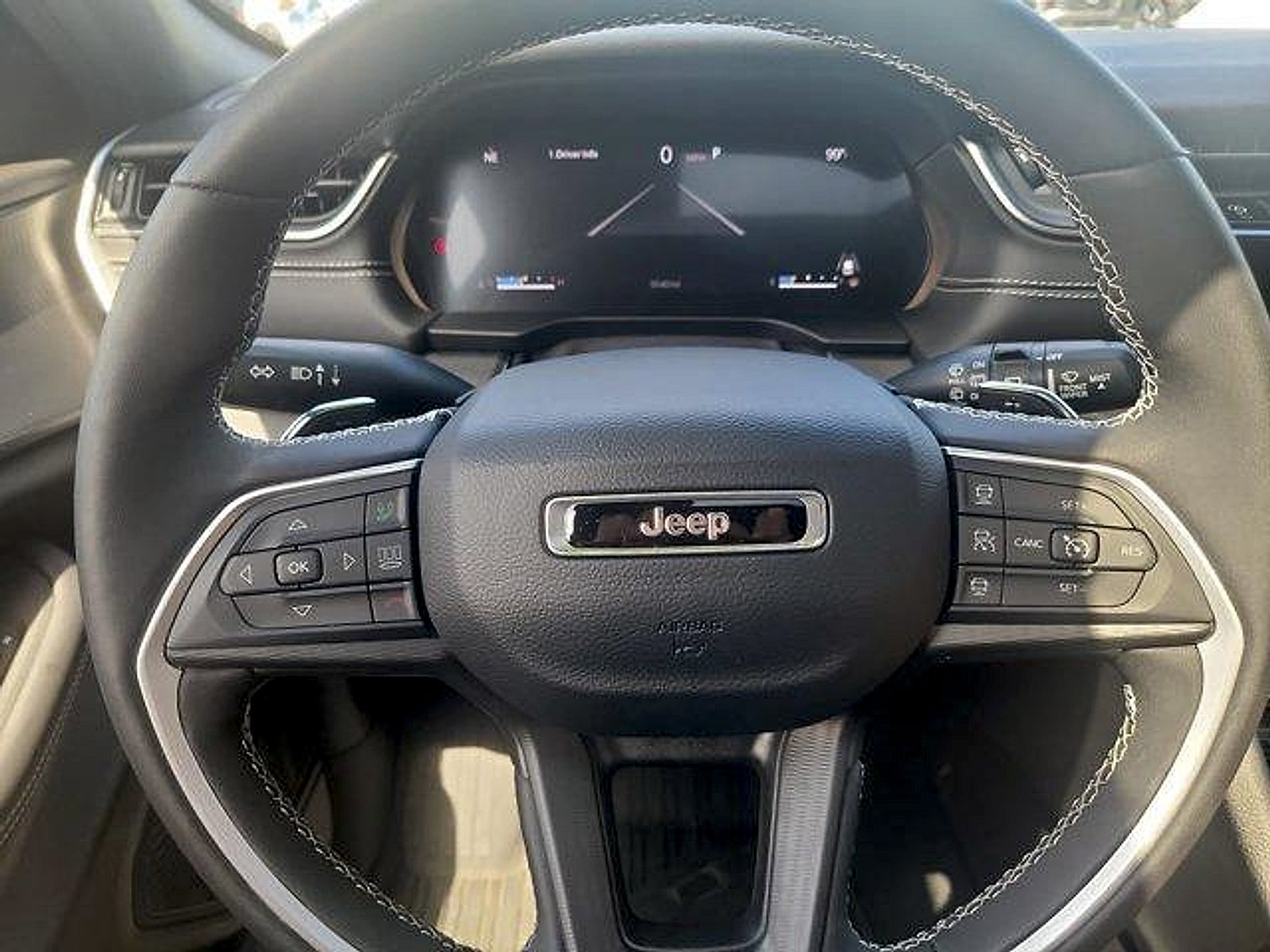Used 2023 Jeep Grand Cherokee Altitude RWD image 23