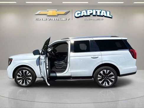 Used 2025 Ford Expedition Platinum w/ Driver's Package AWD/4WD image 9