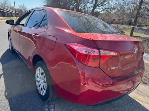 Used 2018 Toyota Corolla LE image 11