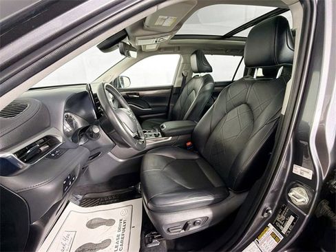Used 2022 Toyota Highlander Platinum image 21