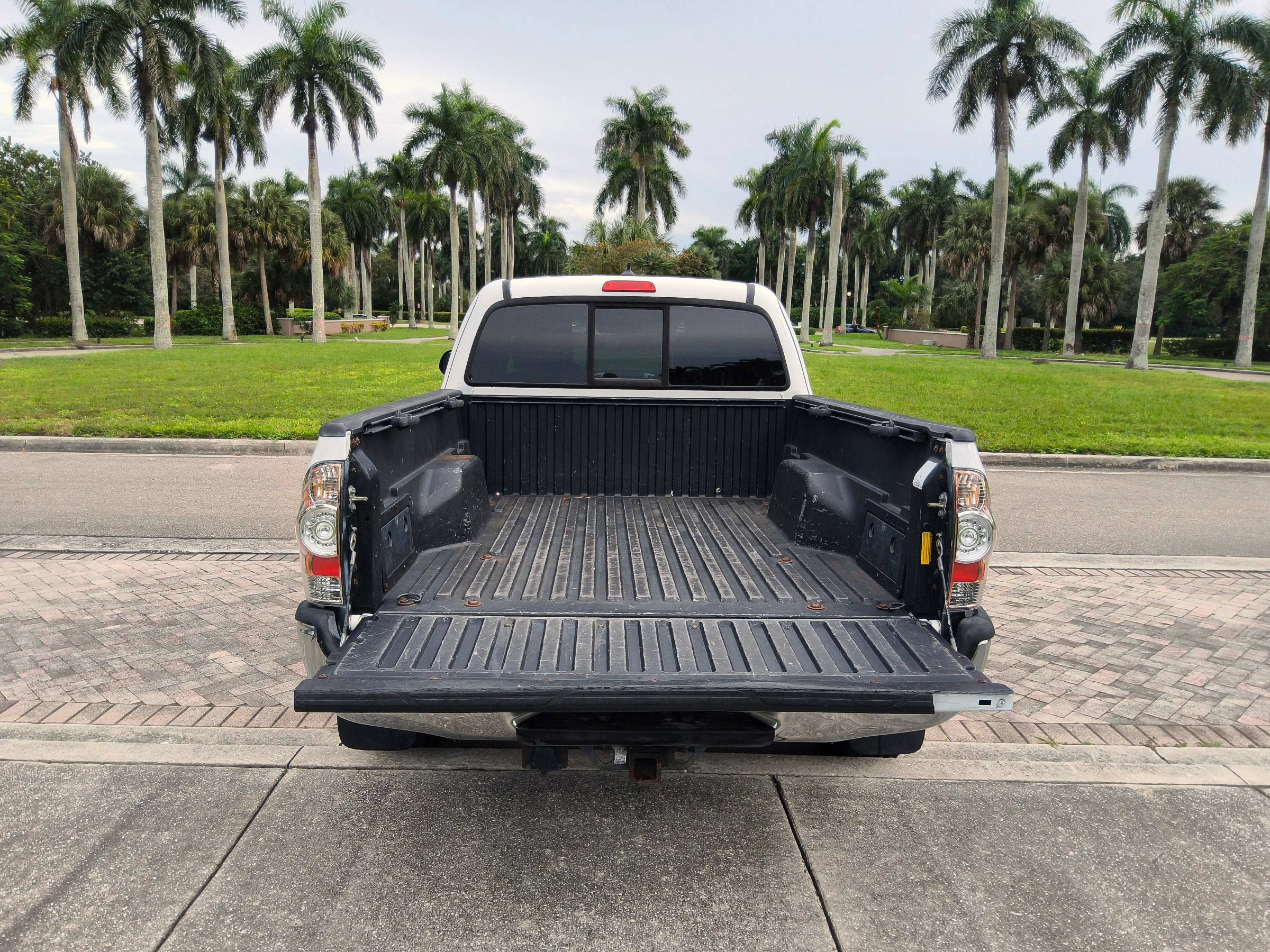 Used 2014 Toyota Tacoma PreRunner w/ SR5 Package RWD image 13