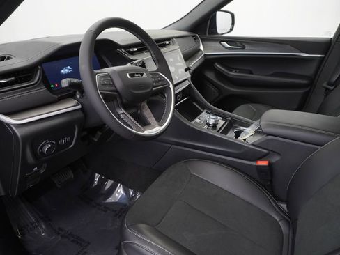 New 2026 Jeep Grand Cherokee Altitude AWD/4WD image 16