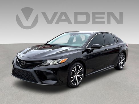 Used 2020 Toyota Camry SE image 3