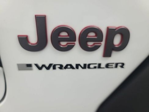 Used 2025 Jeep Wrangler Unlimited Rubicon AWD/4WD image 13