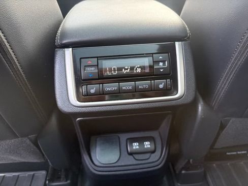 Used 2022 Subaru Ascent Limited w/ Technology Package AWD/4WD image 27