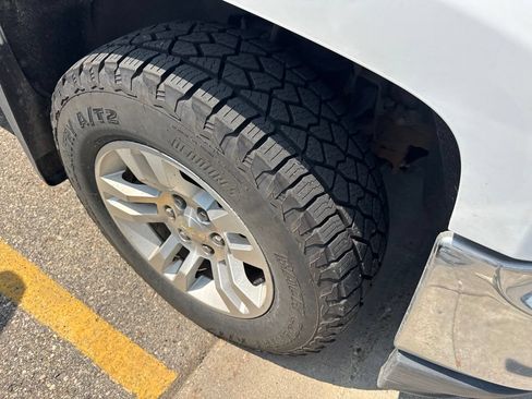 Used 2018 Chevrolet Silverado 1500 LT w/ All Star Edition AWD/4WD image 2