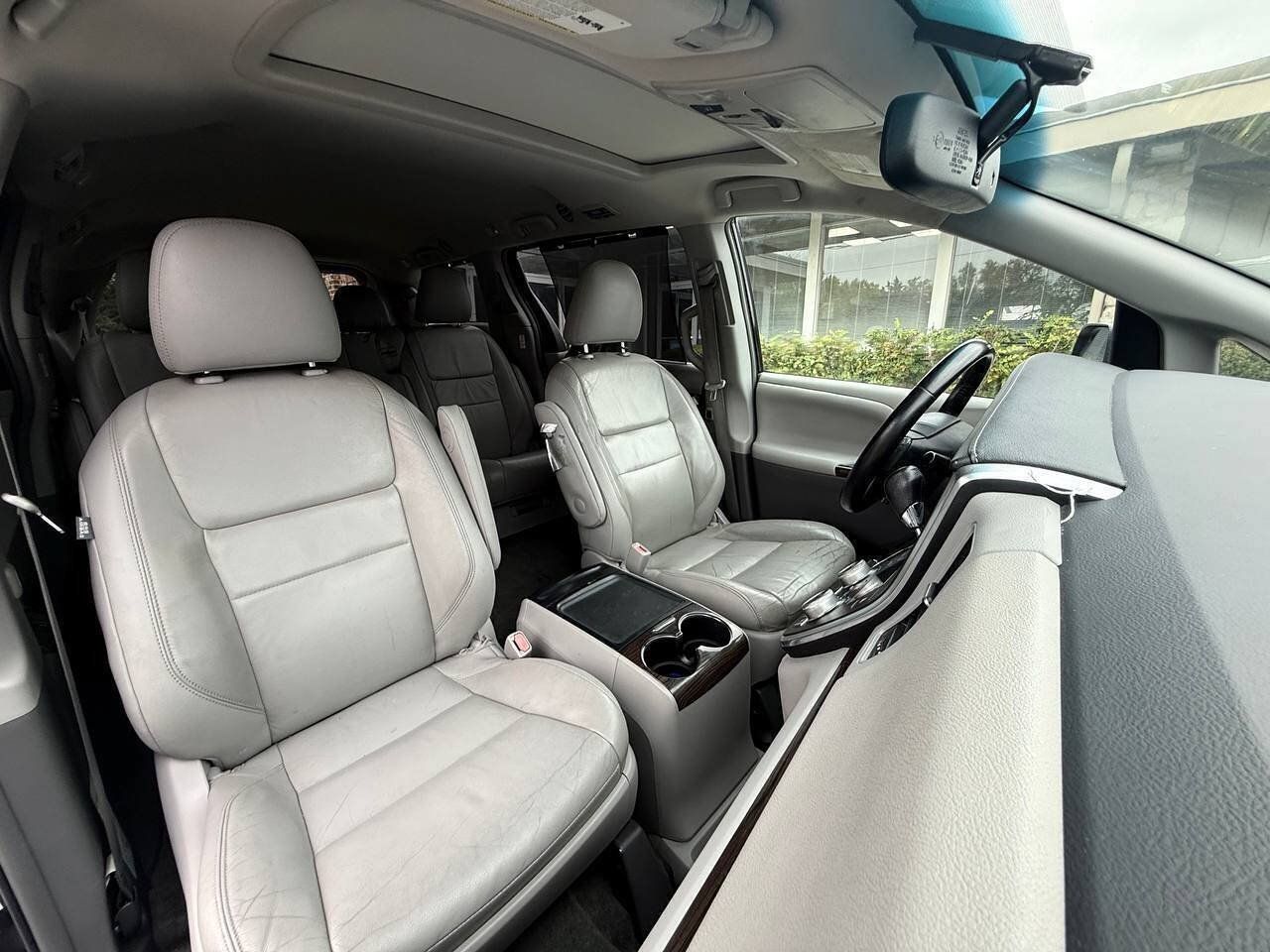 Used 2015 Toyota Sienna XLE w/ XLE Navigation Package FWD image 24