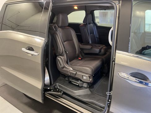 Used 2018 Honda Odyssey Elite image 16