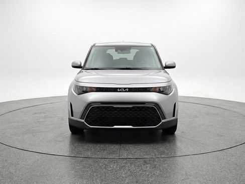 Used 2025 Kia Soul LX w/ LX Technology Package FWD image 2
