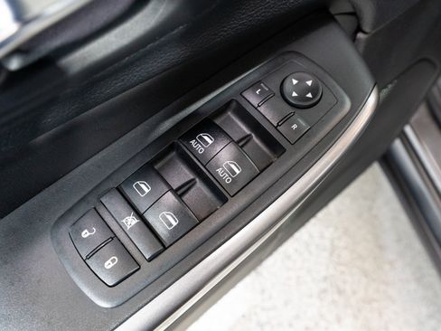 Used 2019 Jeep Cherokee Limited FWD image 15