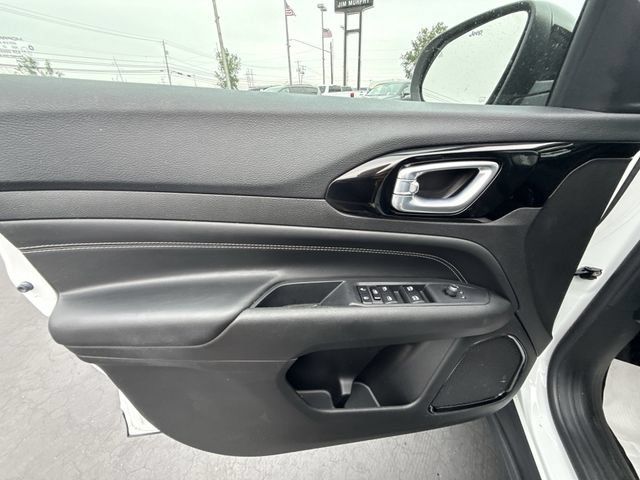 Used 2023 Jeep Compass Latitude w/ Convenience Group AWD/4WD image 21